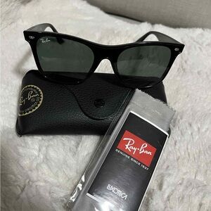 Ray-Ban Black Wayfarer Sunglasses Iconic Design